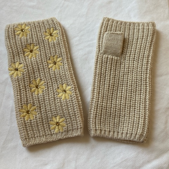 Carolyn Rowan Fingerless Gloves Italian Merino Wool Swarovski Flower Appliqués - Picture 1 of 8
